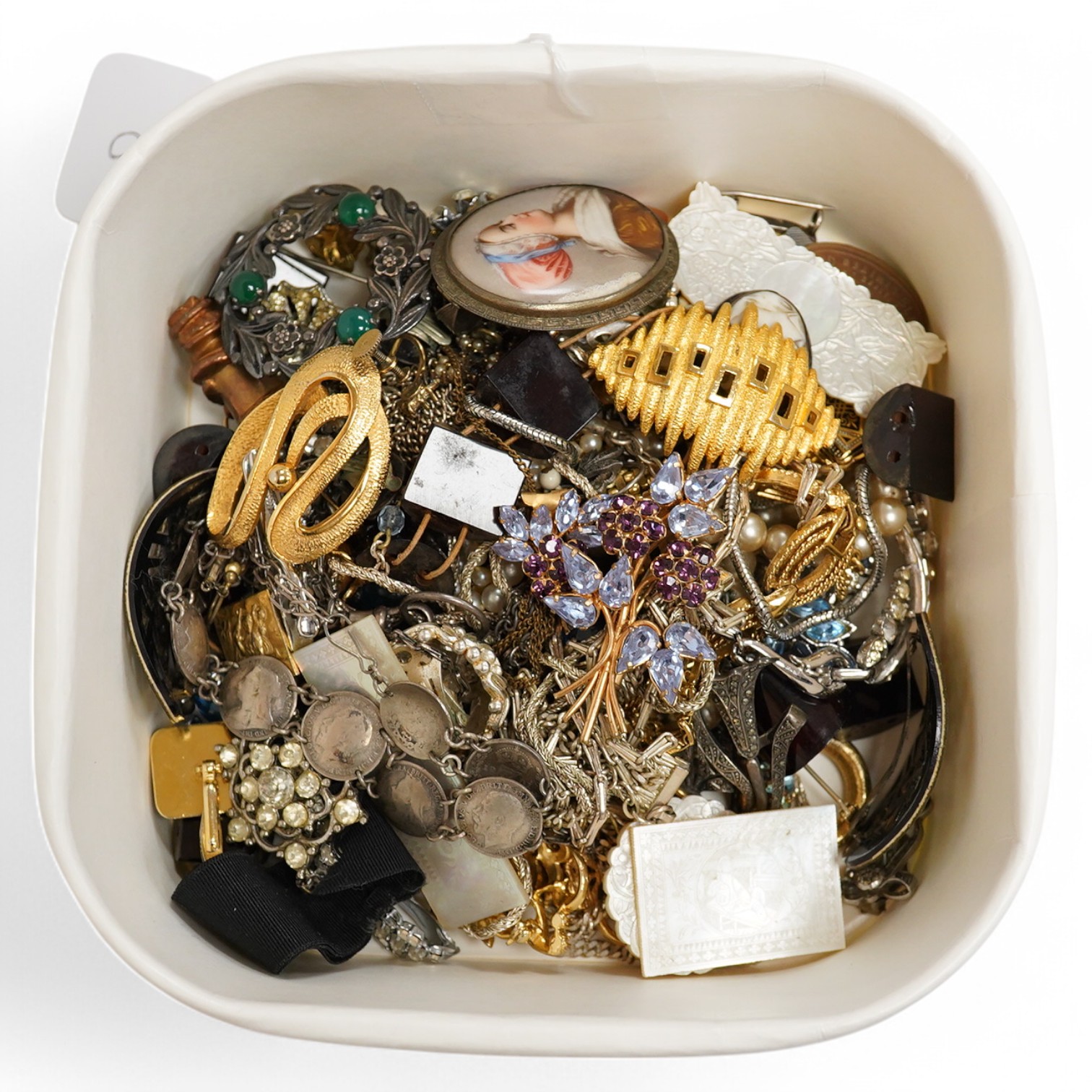 A quantity of assorted mainly costume jewellery including a Victorian silver brooch, marcasite brooch, etc. Condition - poor to fair to good.